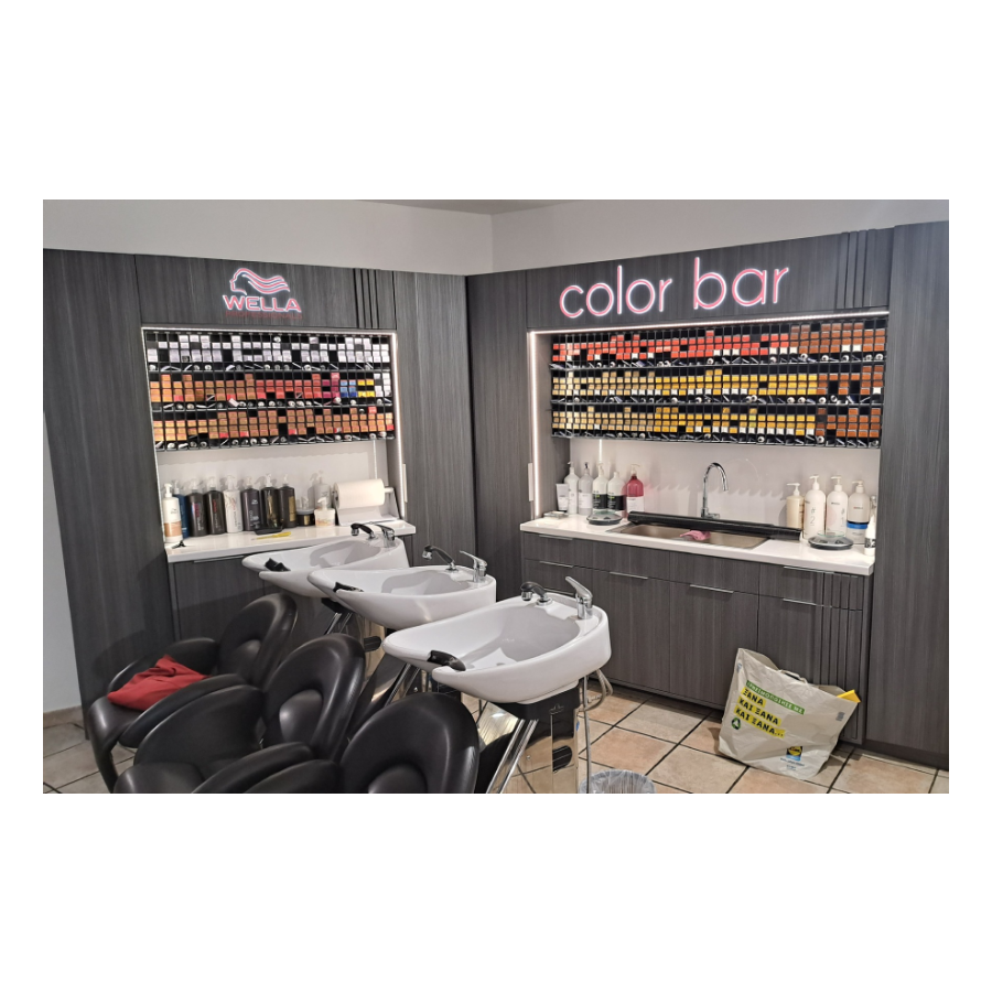 Εσωτερικός χώρος Κομμωτηρίου · Φωτεινές Επιγραφές