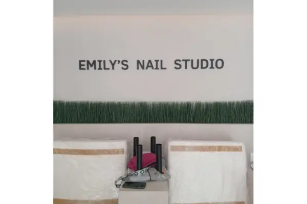 Επιγραφή · Emily's Nail Studio