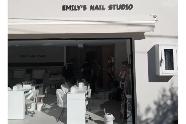 Επιγραφή · Emily’s Nail Studio